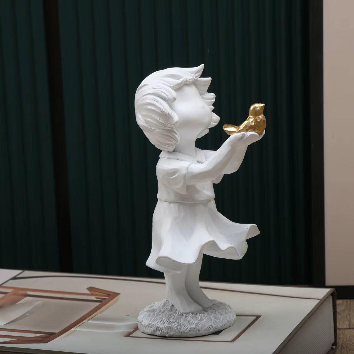 Heart Balloon Girl Art Sculpture - Image 3