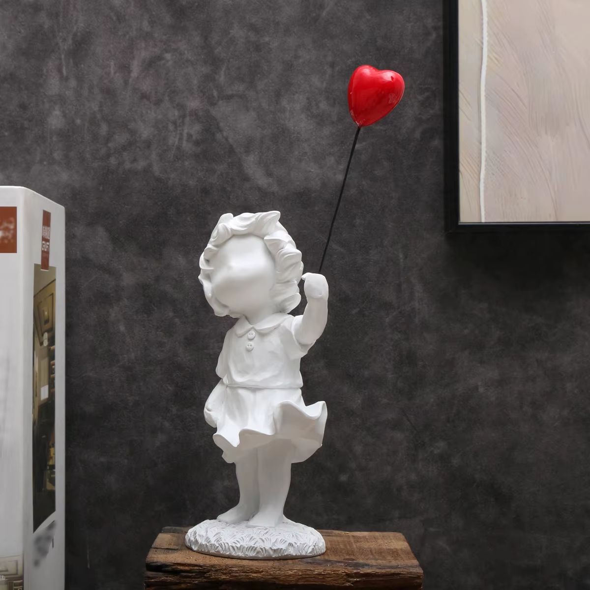 Balloon Heart Girl Decorative Statue - Image 5